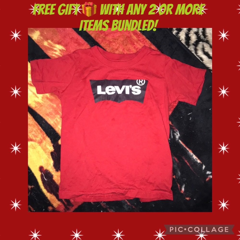 Levi’s red short sleeved tee 4-5 years 💕